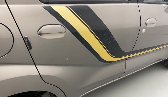 2017 Datsun Redi Go GOLD LIMITED EDITION, Petrol, Manual, 25,669 km, Right rear door - Minor scratches
