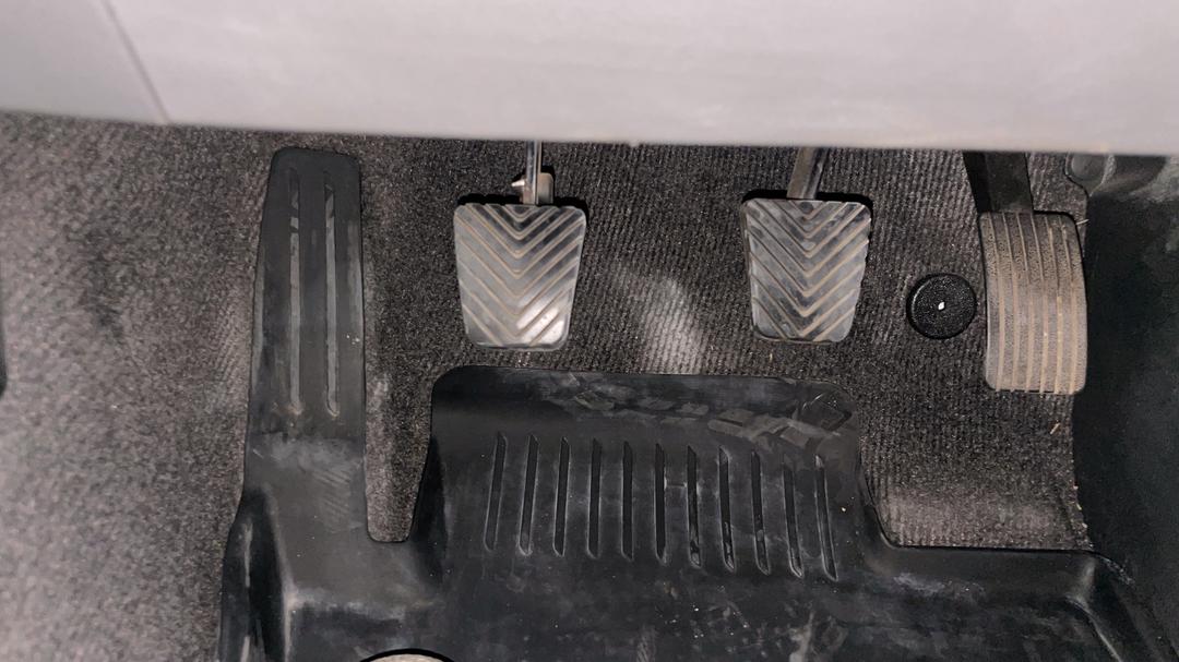 2018 Mitsubishi Triton Gls (4x4), Manual, 76764 km, Pedals and Footmat