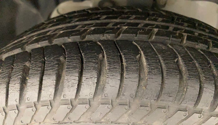 2017 Ford Ecosport AMBIENTE 1.5L PETROL, Petrol, Manual, 40,031 km, Left Front Tyre Tread