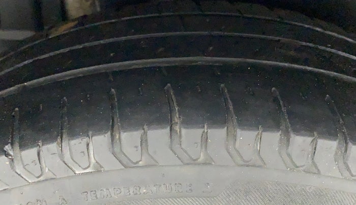 2019 Maruti Ertiga ZXI SHVS, Petrol, Manual, 90,579 km, Right Rear Tyre Tread