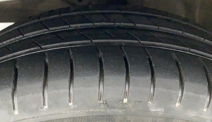 2019 Maruti Ertiga ZXI SHVS, Petrol, Manual, 90,579 km, Left Front Tyre Tread