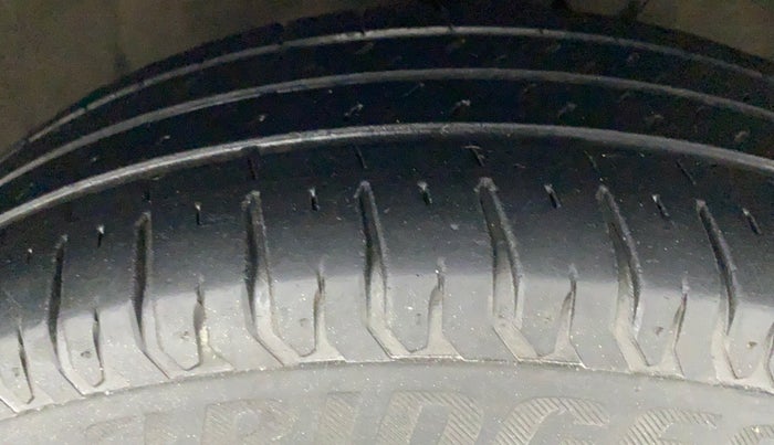 2019 Maruti Ertiga ZXI SHVS, Petrol, Manual, 90,579 km, Right Front Tyre Tread
