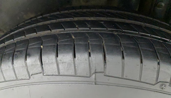 2016 Maruti Swift VDI ABS, Diesel, Manual, 86,236 km, Left Rear Tyre Tread
