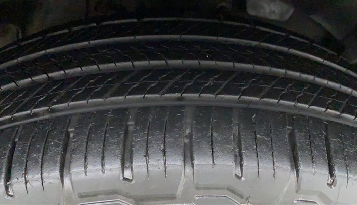 2013 Renault Duster RXL PETROL 104, Petrol, Manual, 40,197 km, Left Front Tyre Tread