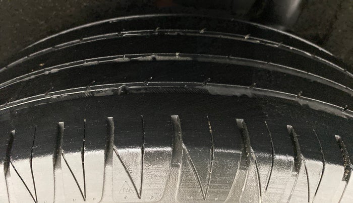 2017 Maruti Vitara Brezza ZDI, Diesel, Manual, 30,671 km, Left Rear Tyre Tread