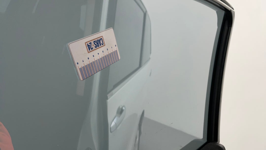 Window Glass Front RHS Tinting Scratched