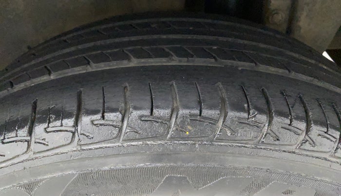 2017 Maruti Swift ZXI, Petrol, Manual, 81,355 km, Left Rear Tyre Tread
