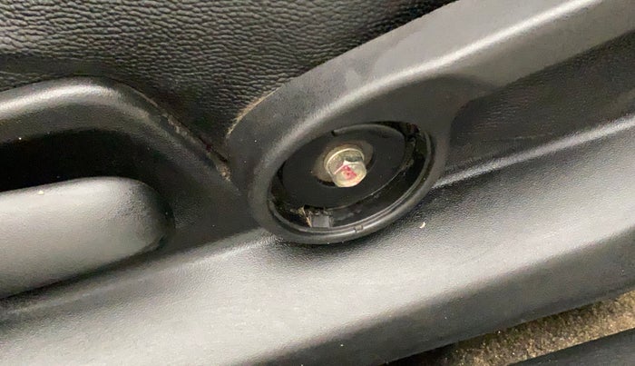 2017 Maruti Swift ZXI, Petrol, Manual, 81,355 km, Driver seat - Folding lever cover has minor damage
