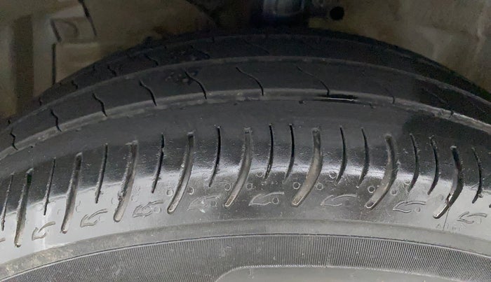 2017 Maruti Swift ZXI, Petrol, Manual, 81,355 km, Left Front Tyre Tread