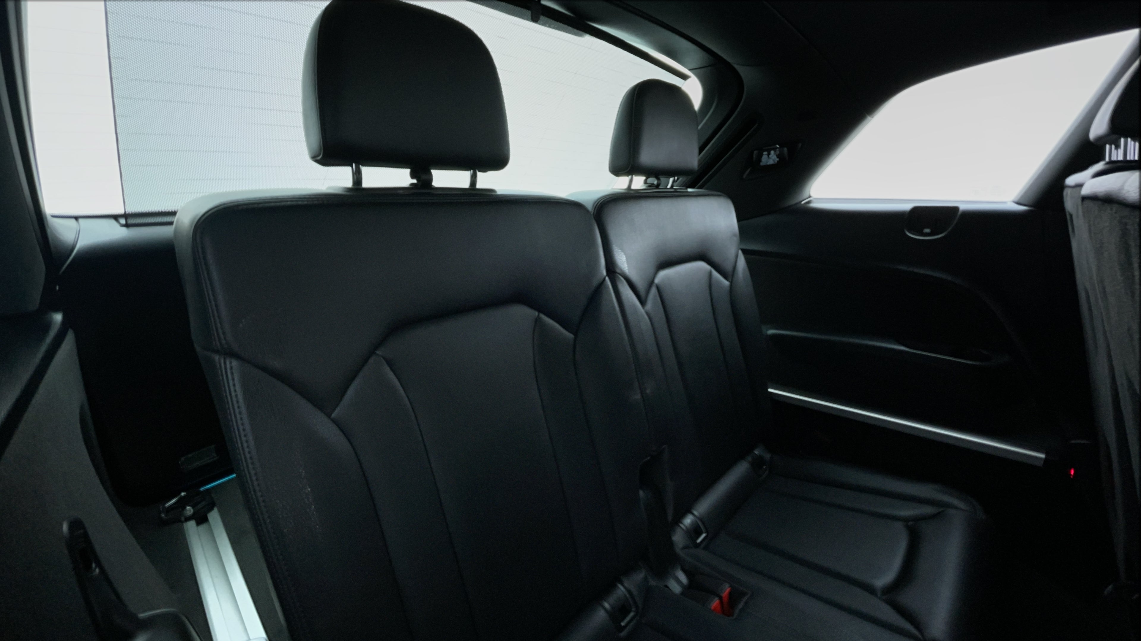 Audi Q7-Third Seat Row