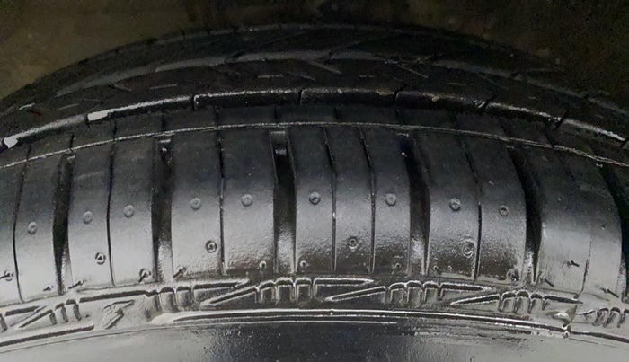 2013 Maruti Ritz VXI, Petrol, Manual, 41,035 km, Right Front Tyre Tread