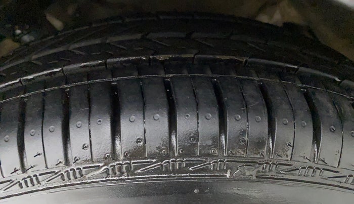 2013 Maruti Ritz VXI, Petrol, Manual, 41,035 km, Left Rear Tyre Tread