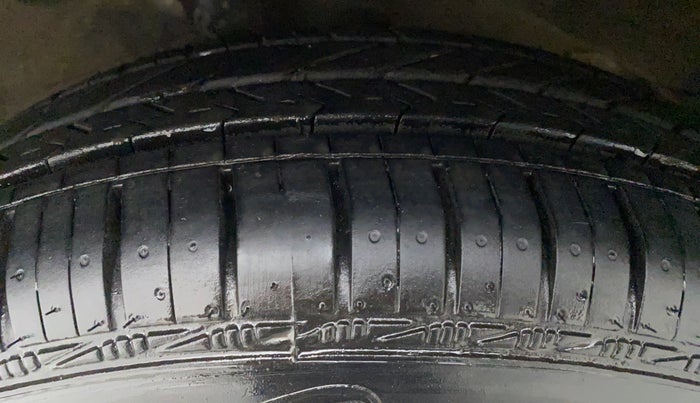2013 Maruti Ritz VXI, Petrol, Manual, 41,035 km, Left Front Tyre Tread