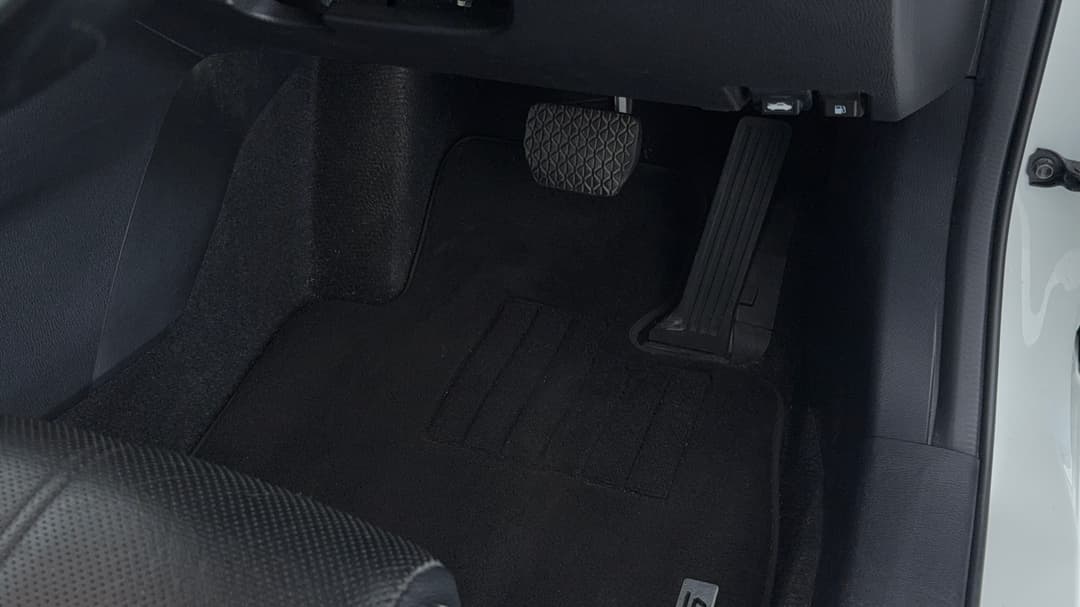 2018 Mazda Mazda3 Sp25 Gt, Automatic, 89610 km, Pedals and Footmat