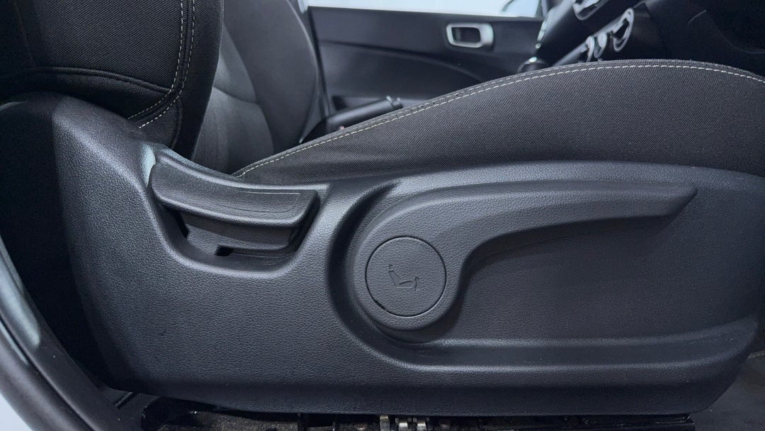 2023 Hyundai Venue Venue, Automatic, 64796 km, Drivers Side Adjustment Panel