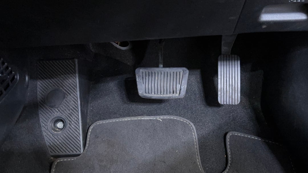 2023 Hyundai Venue Venue, Automatic, 64796 km, Pedals and Footmat