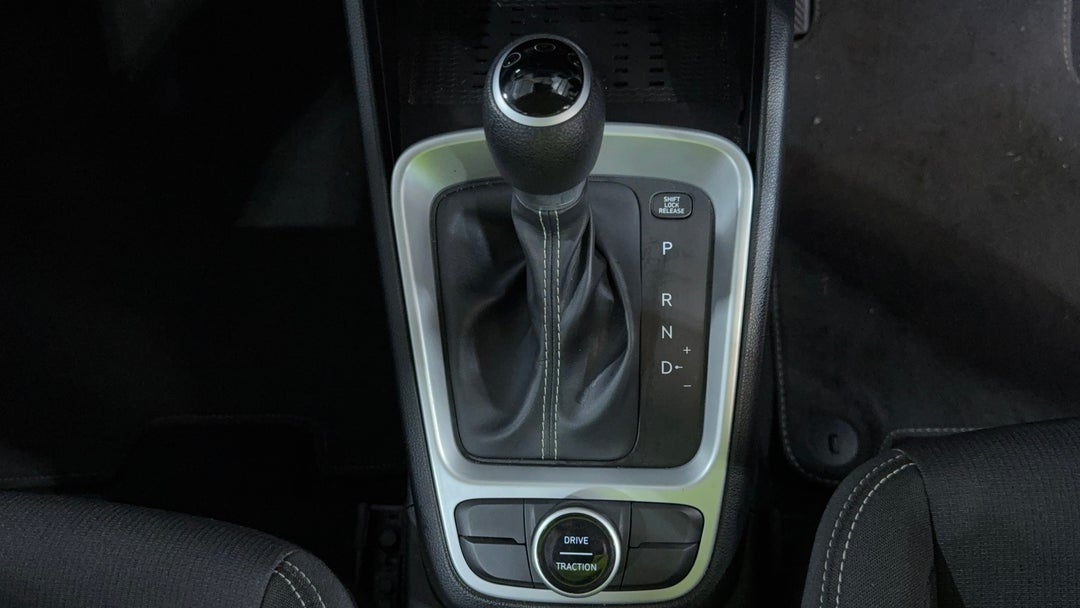 2023 Hyundai Venue Venue, Automatic, 64796 km, Gear Lever 