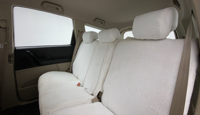 2017 Mahindra XUV500 W4 4X2, Diesel, Manual, 51,562 km, Right Side Door Cabin View