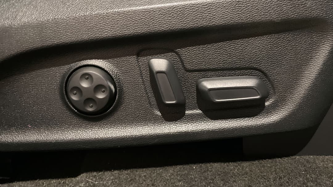 2021 LDV D90 Executive (4WD) D20, Automatic, 80360 km, Drivers Side Adjustment Panel