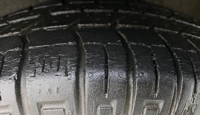2015 Maruti Alto 800 LXI, Petrol, Manual, 52,460 km, Left Front Tyre Tread