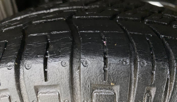 2015 Maruti Alto 800 LXI, Petrol, Manual, 52,460 km, Left Rear Tyre Tread
