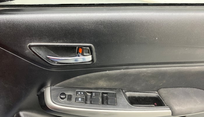 2018 Maruti Swift ZDI AMT, Diesel, Automatic, 1,21,368 km, Right front window switch / handle - Power window makes minor noise