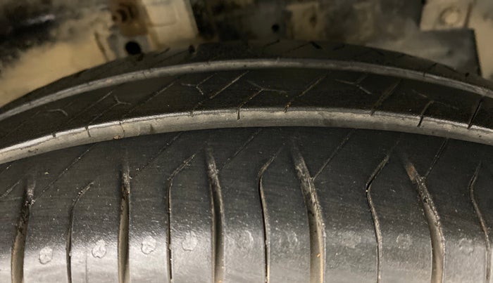 2011 Maruti Swift VXI, Petrol, Manual, 48,058 km, Right Front Tyre Tread