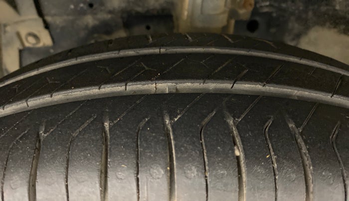 2011 Maruti Swift VXI, Petrol, Manual, 48,058 km, Left Front Tyre Tread