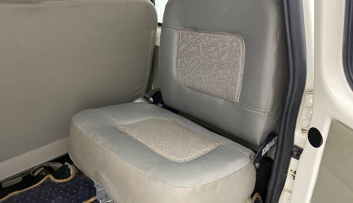 2022 Mahindra Bolero B4, Diesel, Manual, 4,215 km, Third-row right seat - Cover slightly stained