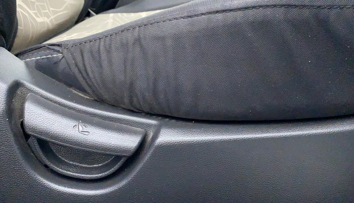 2017 Hyundai Grand i10 Sportz(O) 1.2 MT, Petrol, Manual, 18,296 km, Driver Side Adjustment Panel