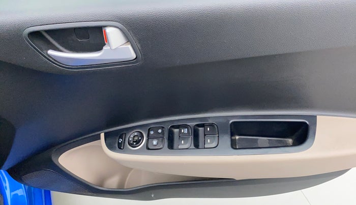 2017 Hyundai Grand i10 Sportz(O) 1.2 MT, Petrol, Manual, 18,296 km, Driver Side Door Panels Controls