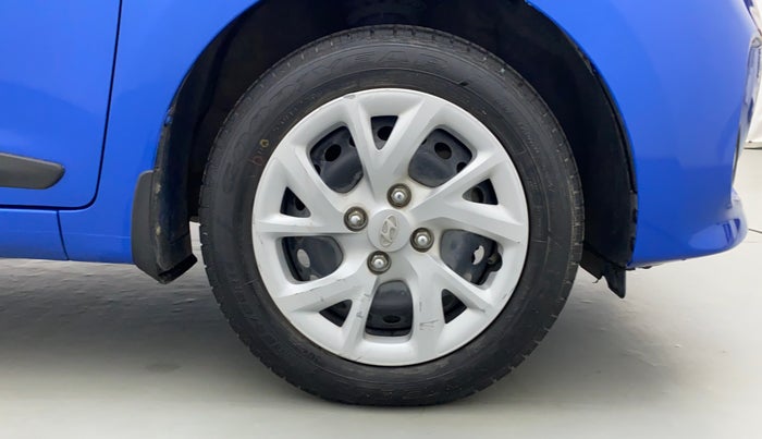 2017 Hyundai Grand i10 Sportz(O) 1.2 MT, Petrol, Manual, 18,296 km, Right Front Tyre