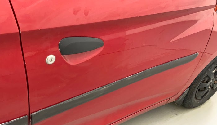 2017 Hyundai Eon ERA +, Petrol, Manual, 35,752 km, Driver-side door - Minor scratches