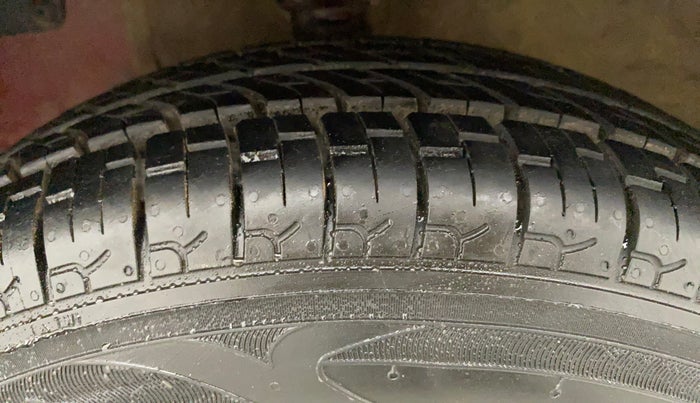 2017 Hyundai Eon ERA +, Petrol, Manual, 35,752 km, Left Front Tyre Tread