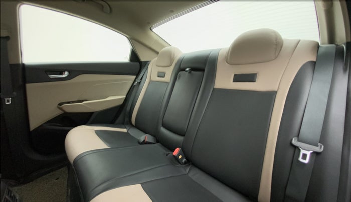 2017 Hyundai Verna 1.6 SX VTVT, Petrol, Manual, 14,161 km, Right Side Rear Door Cabin