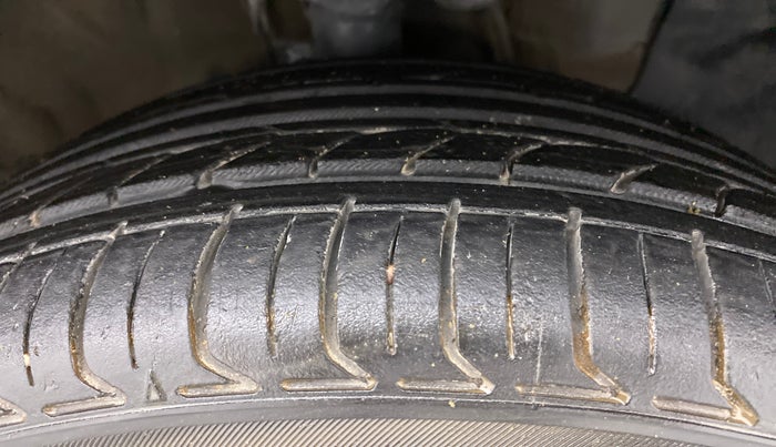 2019 Hyundai Verna 1.6 VTVT SX, Petrol, Manual, 70,668 km, Right Front Tyre Tread