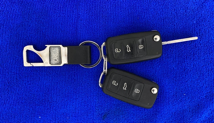 2016 Volkswagen Ameo HIGHLINE 1.2, Petrol, Manual, 24,045 km, Key Close Up
