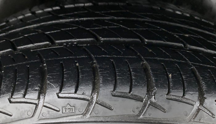 2016 Volkswagen Ameo HIGHLINE 1.2, Petrol, Manual, 24,045 km, Right Rear Tyre Tread