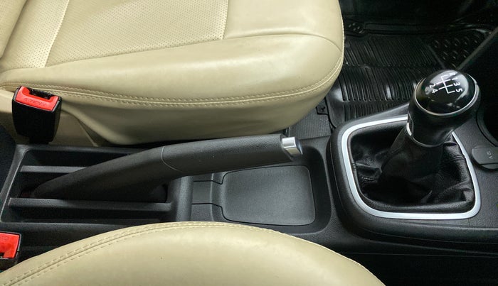2016 Volkswagen Ameo HIGHLINE 1.2, Petrol, Manual, 24,045 km, Gear Lever