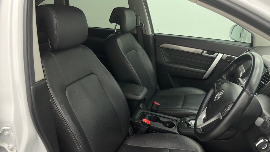 2017 Holden Captiva Active 7 Seater, Automatic, 113732 km, Right Side Front Door Cabin View