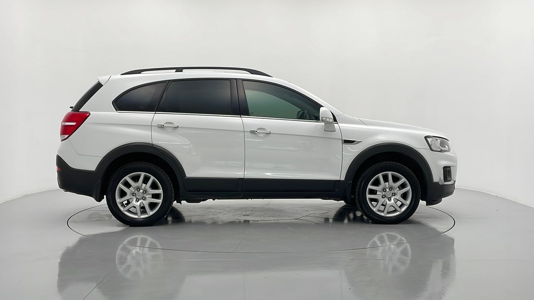 2017 Holden Captiva Active 7 Seater, Automatic, 113732 km, Right Side View