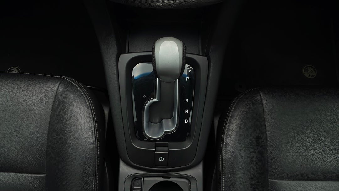 2017 Holden Captiva Active 7 Seater, Automatic, 113732 km, Gear Lever 