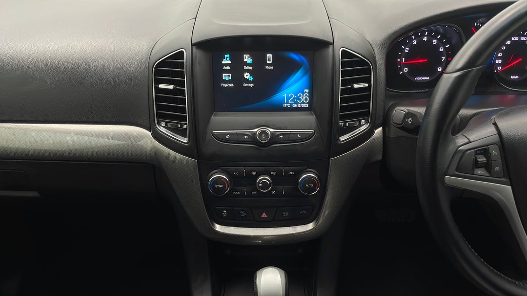 2017 Holden Captiva Active 7 Seater, Automatic, 113732 km, Center Console