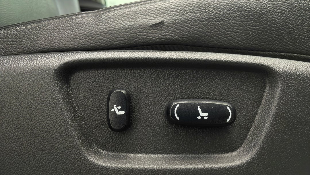 2017 Holden Captiva Active 7 Seater, Automatic, 113732 km, Drivers Side Adjustment Panel