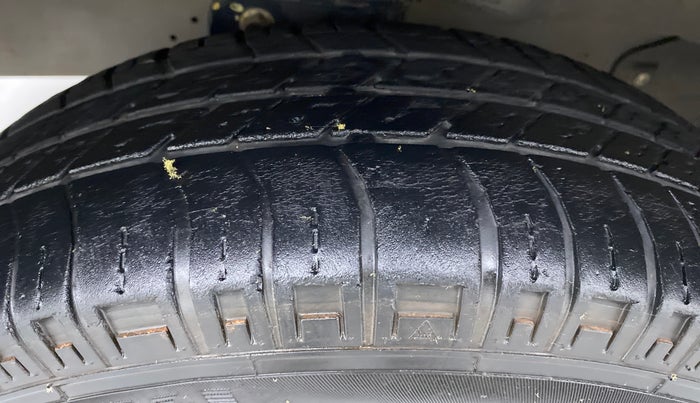 2018 Maruti Eeco 5 STR WITH AC PLUSHTR, Petrol, Manual, 24,486 km, Left Front Tyre Tread