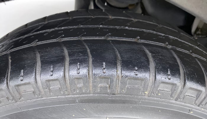 2018 Maruti Eeco 5 STR WITH AC PLUSHTR, Petrol, Manual, 24,486 km, Right Rear Tyre Tread