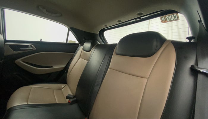 2016 Hyundai Elite i20 SPORTZ 1.2, Petrol, Manual, 98,759 km, Right Side Rear Door Cabin