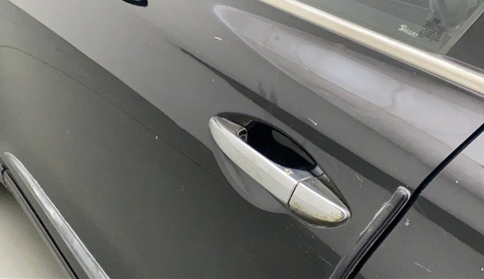 2016 Hyundai Elite i20 SPORTZ 1.2, Petrol, Manual, 98,759 km, Front passenger door - Minor scratches
