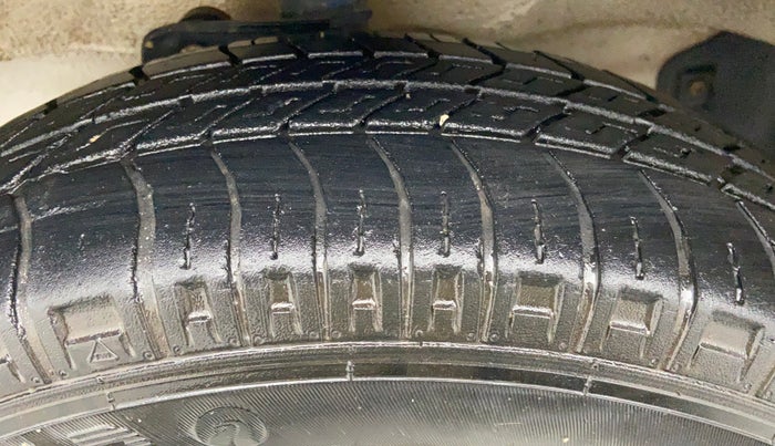 2018 Maruti Eeco 5 STR WITH AC PLUSHTR, Petrol, Manual, 48,971 km, Left Front Tyre Tread