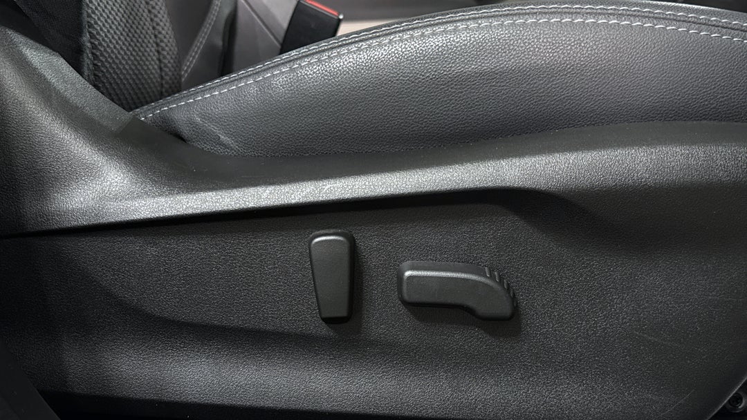 2022 Subaru Forester 2.5i Premium (AWD), Automatic, 70641 km, Drivers Side Adjustment Panel